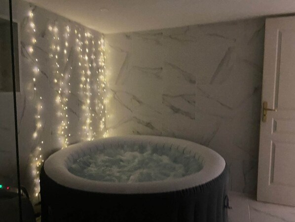Spa - Jacuzzi, Romantisme et Relax (Bonnières-sur-Seine)