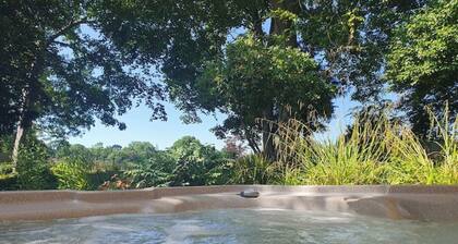 Old Bursledon Cottage, Dog Friendly With Private Hot Tub.
close to River Hamble