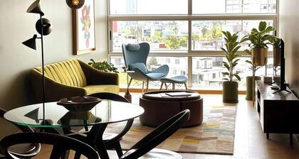 Great location, pool, rooftop, gym, 24/7 security
