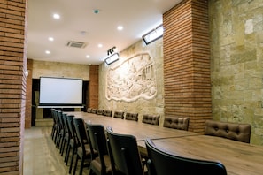Fachada de la propiedad por la tarde o noche