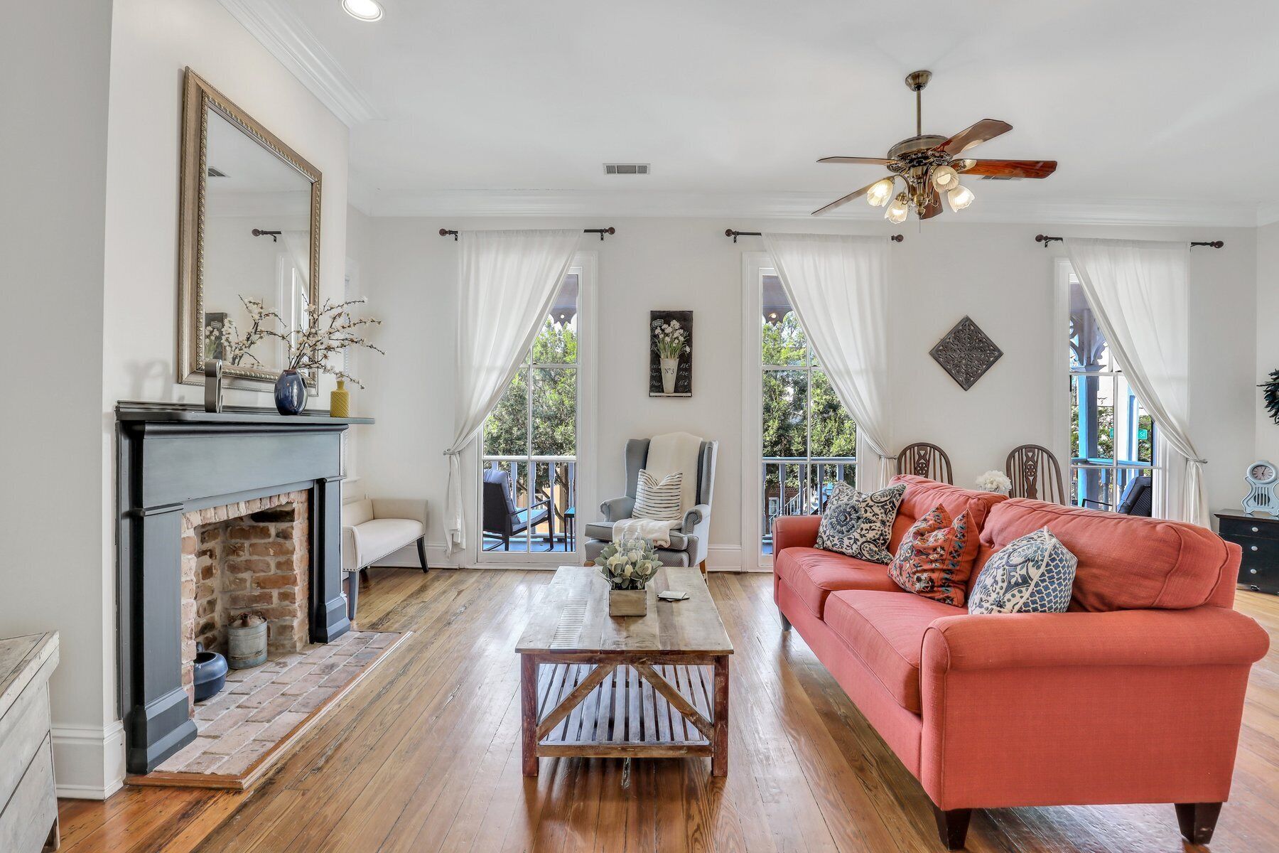 Victorian Home on Broughton Street w/ Parking by Lucky Savannah