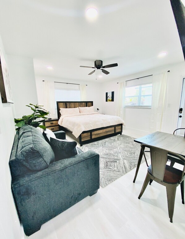 1 habitación, tabla de planchar con plancha, wifi y ropa de cama