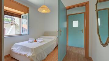 1 bedroom, bed sheets