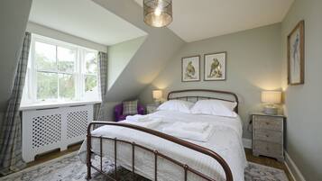 4 bedrooms, Egyptian cotton sheets, hypo-allergenic bedding