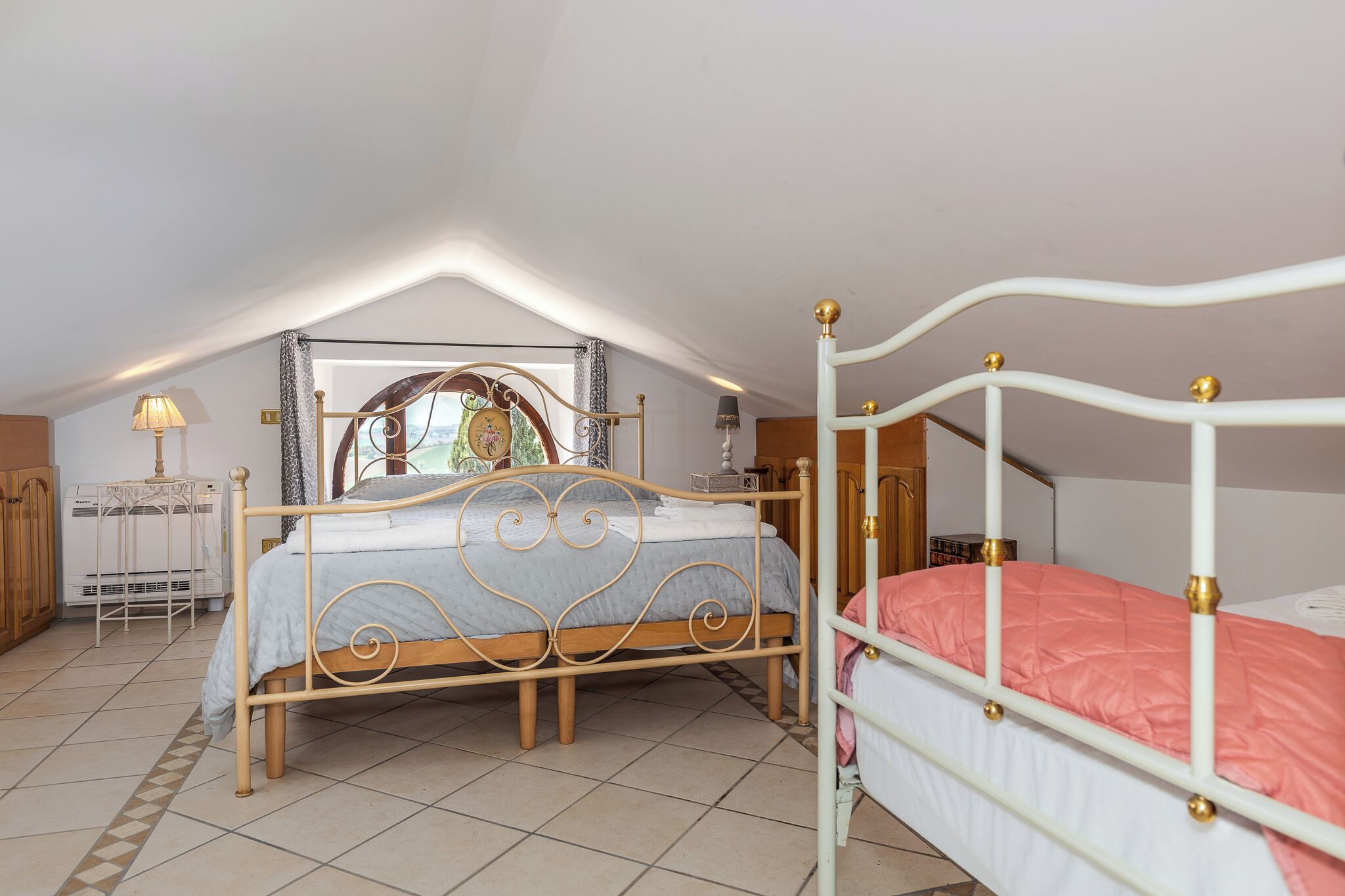 3 bedrooms, in-room safe, desk, iron/ironing board