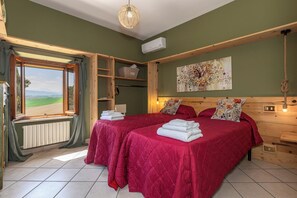 3 bedrooms, in-room safe, desk, iron/ironing board