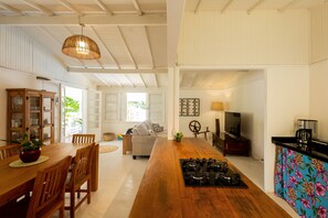 Family Apartment | Living area | Smart TV - Ilhabela Studios (Ilhabela)