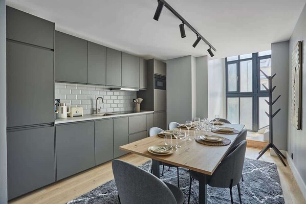 Fridge, microwave, oven, stovetop