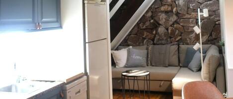 Fernseher, Kamin, Stereoanlage