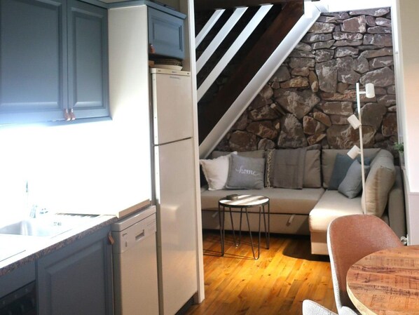 Televisor, llar de foc i estèreo