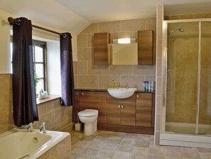 House, Multiple Beds | Bathroom