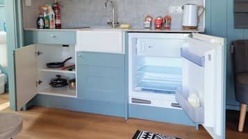 Fridge, microwave, stovetop, electric kettle