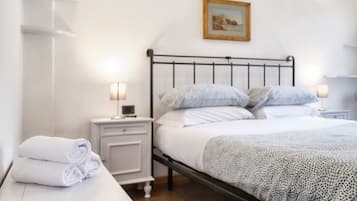 Comfort Apartment | 3 bedrooms, desk, iron/ironing board, free WiFi