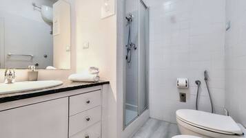 Comfort Apartment | Bathroom