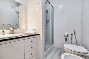 Comfort Apartment | Bathroom - Wine Apartments Florence Montepulciano (Florence)