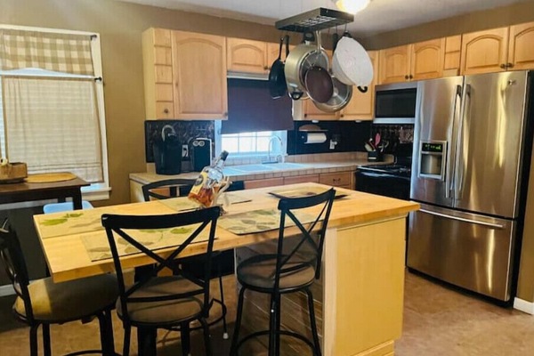 Fridge, microwave, stovetop, dishwasher