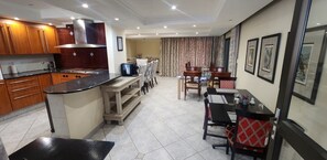 Free daily English breakfast - Orchids Lodge (Johannesburg)