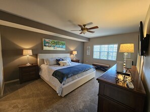 3 habitaciones, tabla de planchar con plancha, wifi y ropa de cama 