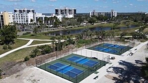 Sports court - Luxury 3 Bed 2 Bath in FMB! Beach & Pool with the BEST reviews! (Fort Myers Beach)