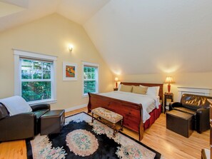 4 bedrooms, desk, free WiFi, bed sheets - Bella Mar- Beautiful 4 bdrm home, Hot tub, Dogs Ok, 2 blocks to beach. (Nehalem)