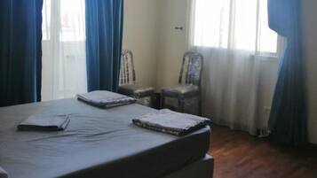 2 bedrooms, iron/ironing board, free WiFi, bed sheets