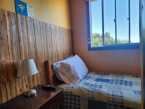 6 habitaciones, escritorio, tabla de planchar con plancha y wifi gratis 