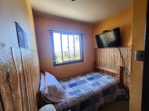 6 bedrooms, desk, iron/ironing board, free WiFi