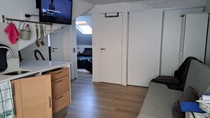 1 habitación, tabla de planchar con plancha, wifi y ropa de cama