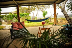 Kahden hengen design-huone, 1 makuuhuone, näköala mäelle | Terassi/patio