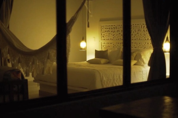 Bungalow Elite | Sábanas de algodón egipcio, ropa de cama de alta calidad y minibar