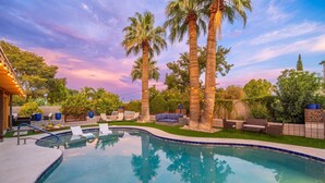 A swimming pool with palm trees, lounge chairs, and a patio area. - Luxury 4 Bed/4Bath! Private Pool & Mountain Views! (Phoenix)