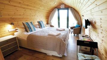 1 bedroom, bed sheets