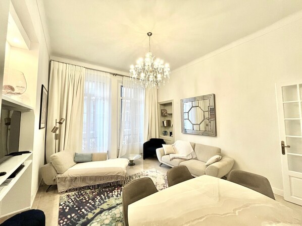 TV - Marina 3 bedrooms (Cannes)