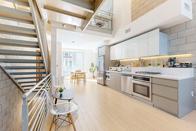 Modern Loft-Style Townhouse in Los Angeles | Dog-friendly home with balcony & AC