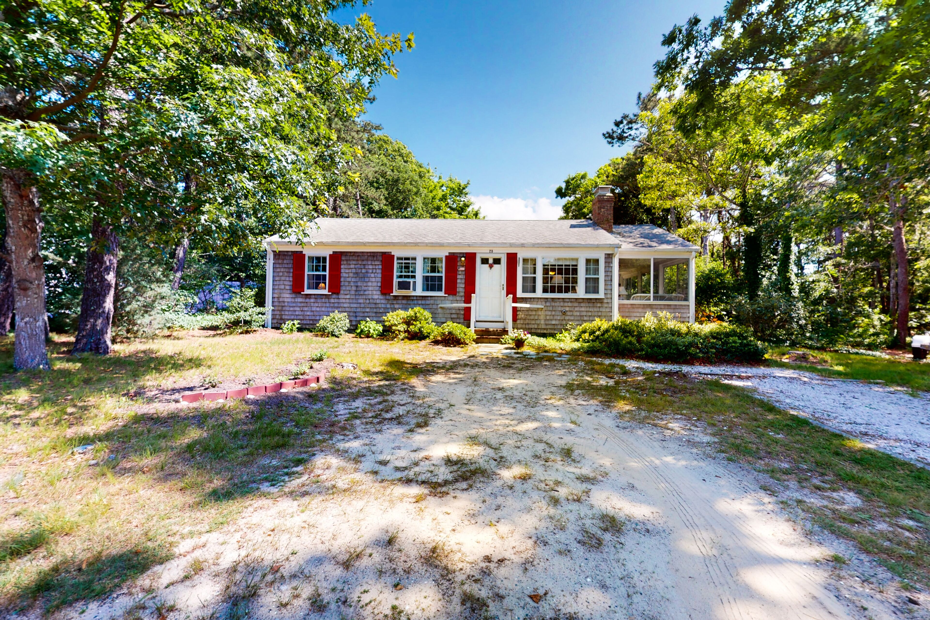 Freydis Glen | Dog-friendly cottage in South Dennis with firepit - walk to bay