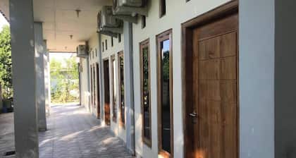 OYO 92608 Penginapan Mc Lodge