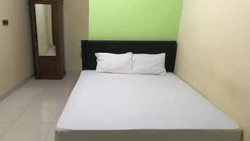 Deluxe Double Room | Laptop workspace, free WiFi, bed sheets