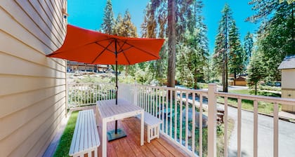 Granite Tranquility - Yosemite West Home with gas fireplace & private sauna