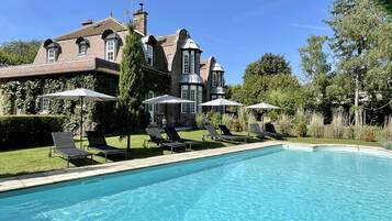 Piscine extérieure (ouverte en saison)