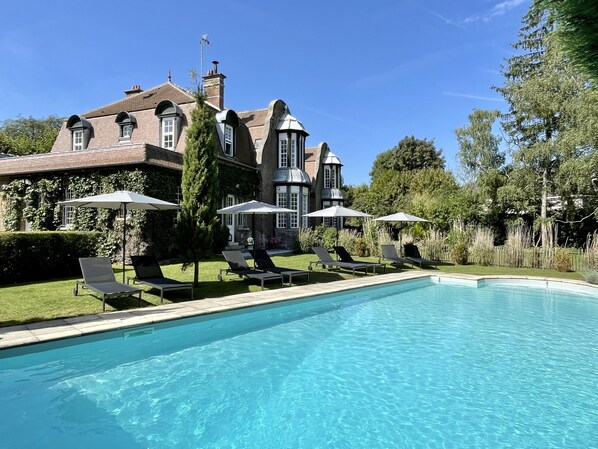 Seasonal outdoor pool - Maison Héronnière (Compiègne)
