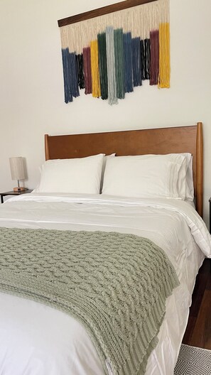 3 habitaciones, tabla de planchar con plancha, wifi y ropa de cama