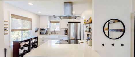 Refrigerador, microondas, horno, placa de cocina