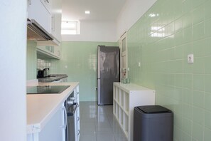 Shared kitchen - Succeed Campo Pequeno Guesthouse (Lisbon)