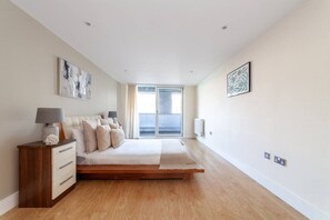 1 bedroom, iron/ironing board, free WiFi, bed sheets - Modern 1 Bed Flat in Greenwich (London)