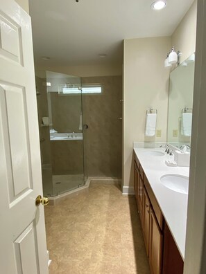 Shower, hair dryer, towels, soap - Ocean Palms 2 Bed 2 Bath Villa with Golf & Tennis ~ Westin Resort Hilton Head (Hilton Head Island)
