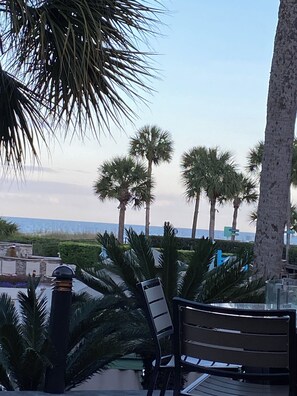 Outdoor dining - Ocean Palms 2 Bed 2 Bath Villa with Golf & Tennis ~ Westin Resort Hilton Head (Hilton Head Island)