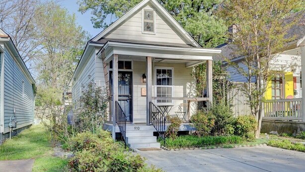 A single-story house with a front porch, a small staircase leading to the entrance, and a visible address number. - Cooper Young Vibes Su (Memphis)