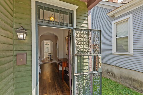 Bungalow ON Overton Square