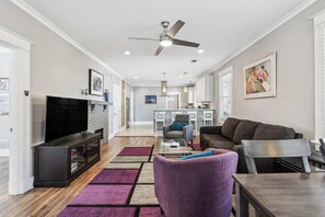 TV - Pet Friendly Cooper Young Gem (Memphis)