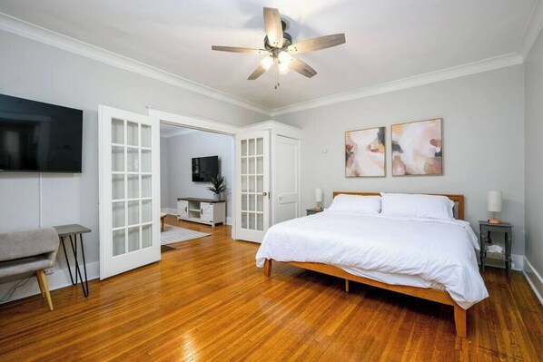 3 Schlafzimmer, Schreibtisch, Bügeleisen/Bügelbrett, WLAN